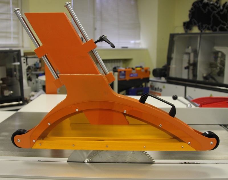 Защитный кожух пилы