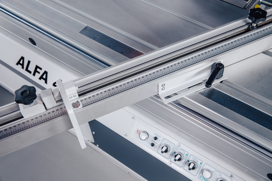 Поперечный упор и линейка угловых резов