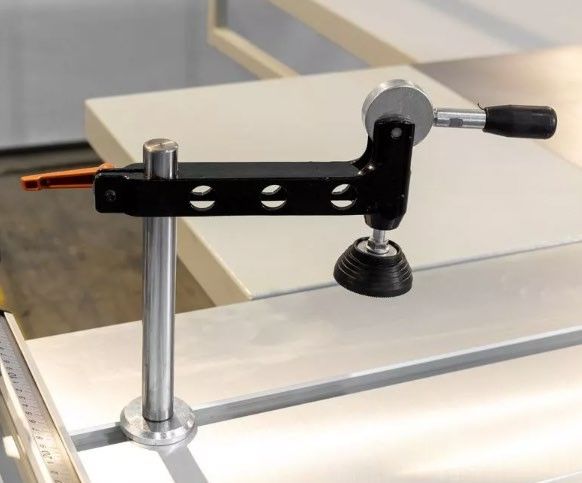 Эксцентриковый  прижим  и дополнительный упор