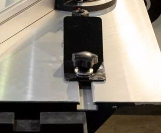 Эксцентриковый  прижим  и дополнительный упор