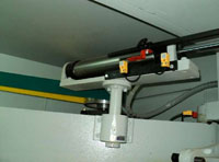 перемещение фрезерных узлов осуществляется под действием пневмоцилиндра