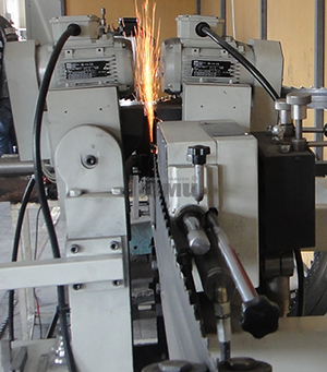 Станок для заточки широких ленточных пил по боковым граням мод. EM-92H 