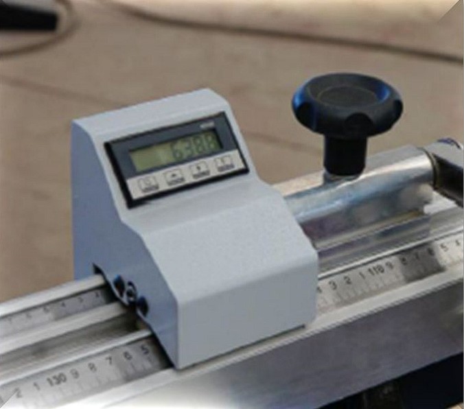 Электронный диспей на поперечном упоре