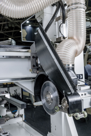 -       Beaver DOORCUT CNC