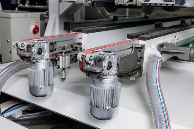 -       Beaver DOORCUT CNC