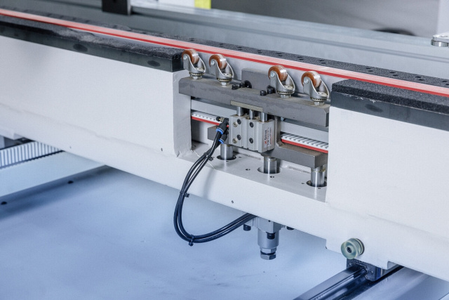 -       Beaver DOORCUT CNC