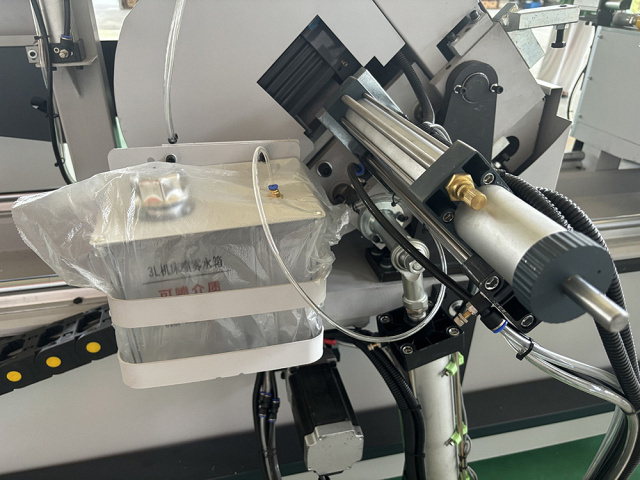 �������������� ����������� ���� � ��� QUADRO ALUCUT CNC 500 x 5000 (Angles 45�/ 90�/ 135�)