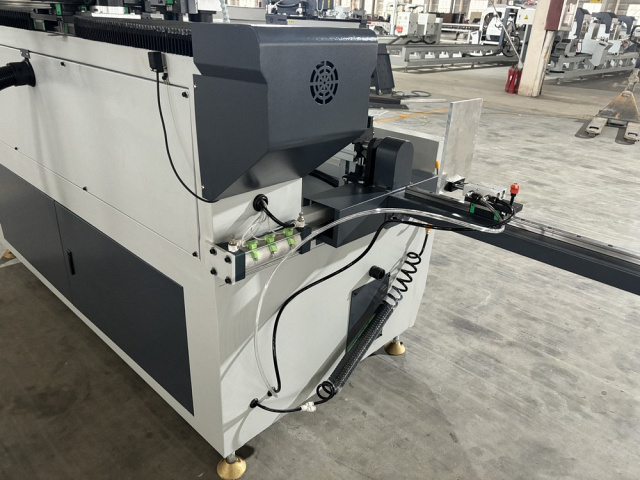 ��������� ������ ��� � ����� ���������� ���������� ���� � ������ ��������� ������ QUADRO ALUMIL TM 1750-2 A/B