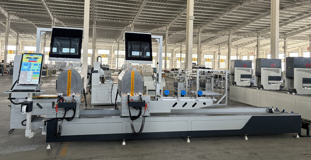 �������������� ����������� ���� � ��� QUADRO ALUCUT CNC 550 � 4500 Servo 22,5� - 157,5�