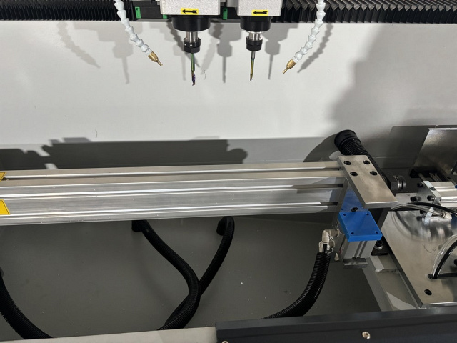 ��������� ������ ��� � ����� ���������� ���������� ���� � ������ ��������� ������ QUADRO ALUMIL TM 1750-2 A/B