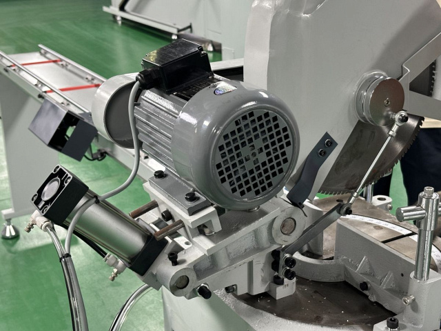 ����������� ����������� ������ ALUCUT 305 A