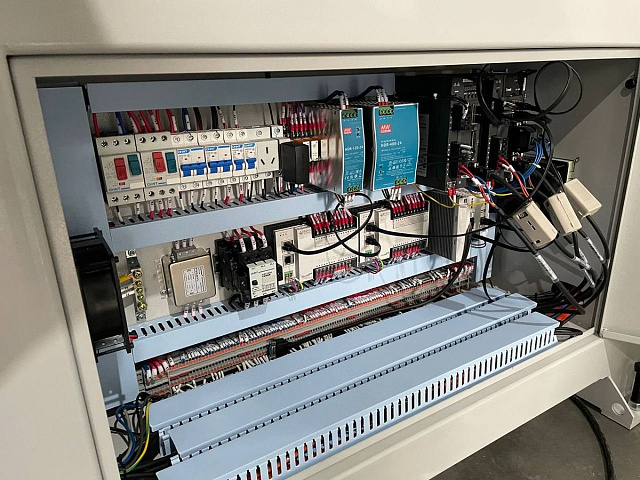 Автоматический резательно-рилёвочный центр с ЧПУ Beaver PACKMATIC-6K