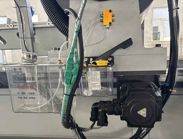 �������������� ����������� ���� � ��� QUADRO ALUCUT CNC 550 � 4500 Servo 22,5� - 157,5�