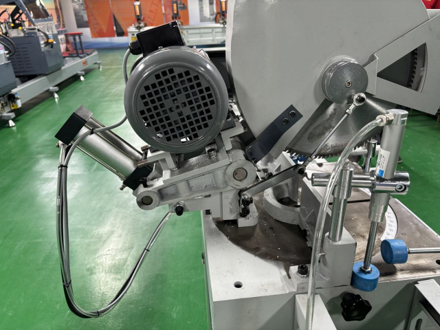 ����������� ����������� ������ ALUCUT 305 A