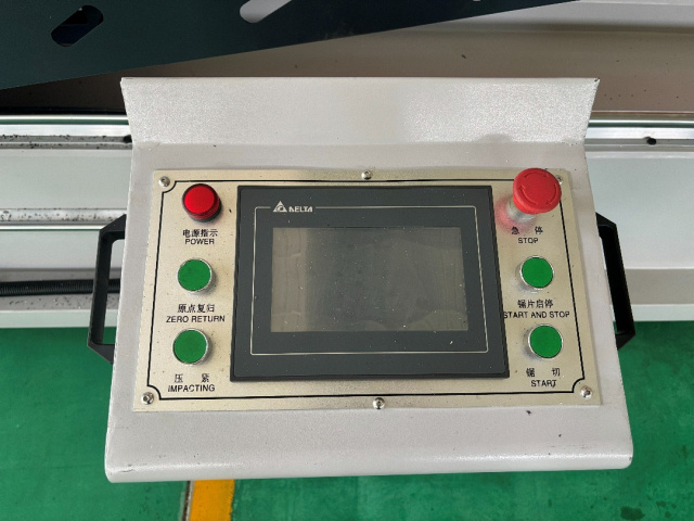 �������������� ����������� ���� � ��� QUADRO ALUCUT CNC 500 x 5000 (Angles 45�/ 90�/ 135�)