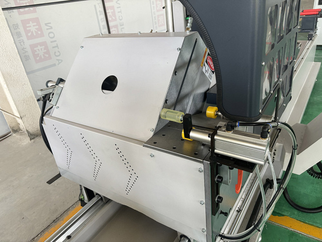 �������������� ����������� ���� � ��� QUADRO ALUCUT CNC 500 x 5000 (Angles 45�/ 90�/ 135�)