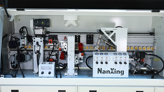 Автоматический кромкооблицовочный станок Nanxing NB875E для софтформинга