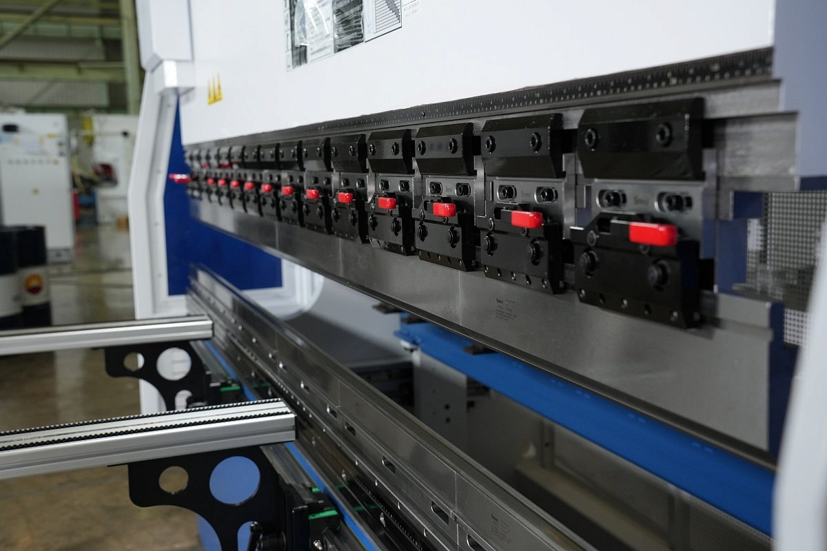 Гидравлический листогибочный пресс SMD PBC-160/3100 - купить по доступным  ценам с доставкой по России и СНГ в КАМИ